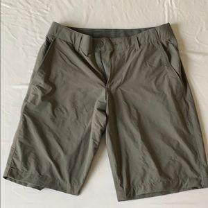 Athleisure Shorts, Gap, sz 28, khaki olive color